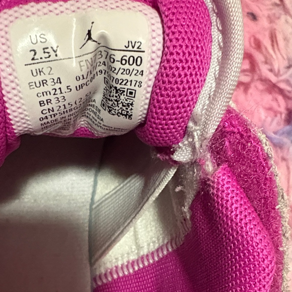 Jordan Kids Sneakers in Pink and White - Picture 2 of 5